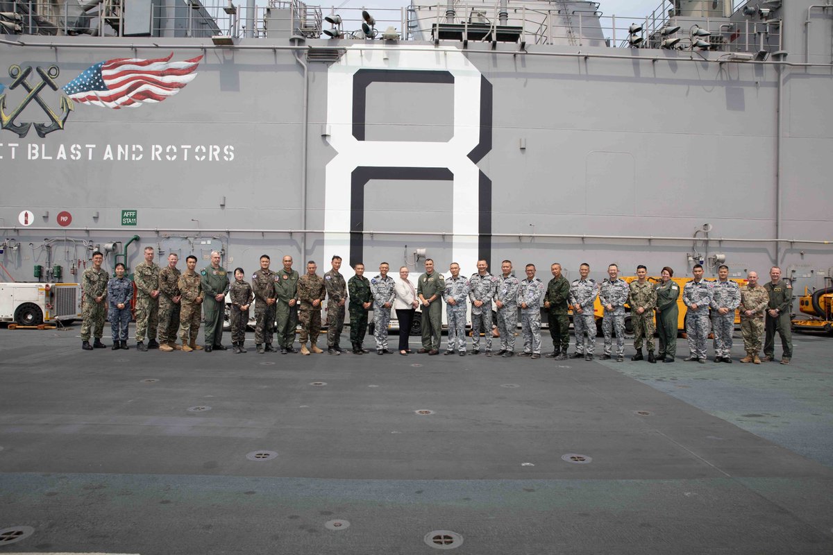 Leaders from Amphibious Squadron (CPR) SEVEN, amphibious assault ship <a href="/USSMakinIsland/">USS Makin Island</a>, and <a href="/Official13thMEU/">13th Marine Expeditionary Unit</a> host members of the Royal Thai Navy and Republic of Korea Navy, during operation Cobra Gold 2023, in the #GulfofThailand March 3.
#InternationalByDesign | #SafeSailing