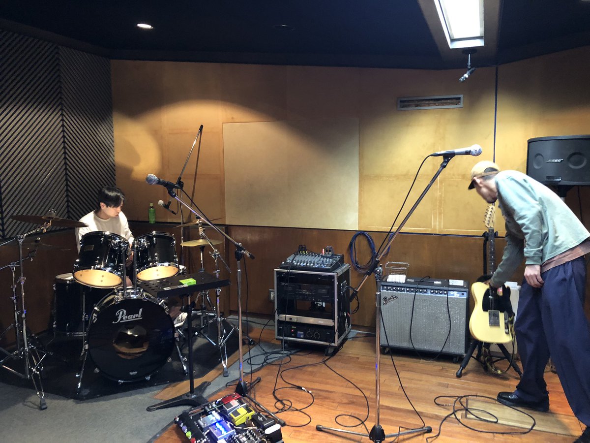 poteko_hiroki's tweet photo. 1年ぶりにポテコでサンスタ集合🎸
懐かしさと馴れ親しんだ感じと
でも久々にやる曲達は超新鮮で
今の3人だから生まれたグルーヴがあって
でぃるさんの家族とも会えて
とても不思議で充実した時間でした👍

4/16(日) potekomuzin
出番トリ16:15〜予定

3年ぶりのライヴです
是非観に来てほしい👏 https://t.co/YJmrpYzJtj
