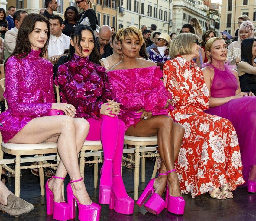 mooobean's tweet photo. Anne Hathaway, Hwasa, Ariana DeBose, Anna Wintour, Florence Pugh https://t.co/KsW6pfvtnA