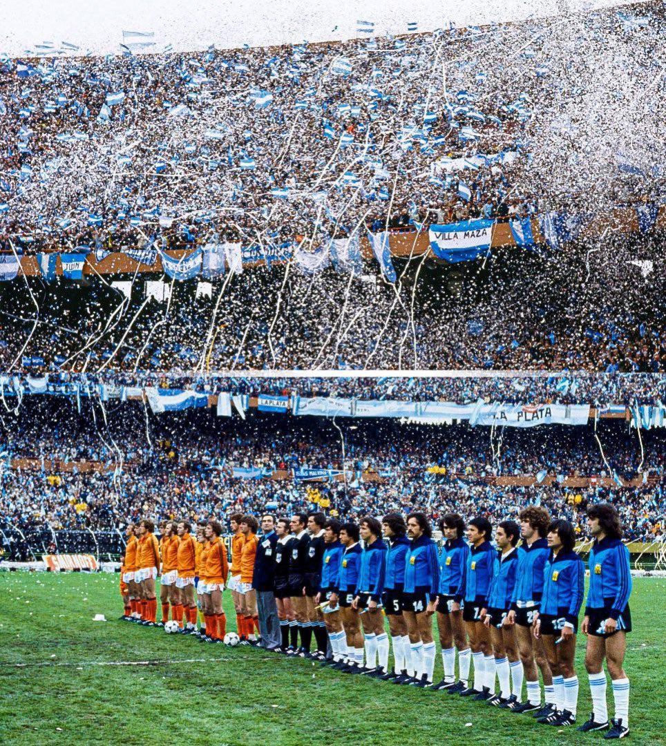 🏆نهائي كأس العالم 1978🏆 
🇦🇷الأرجنتين & هولندا🇳🇱
التاريخ 25 يونيو 1978
الجمهور :  71483 الف 
الملعب : مونومنتال🏟️
الحكم : غونيلا - إيطاليا🇮🇹
الطقس : مشمس ☀️
⚽️الأهداف⚽️ 
🇦🇷كيمبس : د 38
🇳🇱نانينغا : د 82
🇦🇷كيمبس : د 105
🇦🇷بيرتوني : د 116