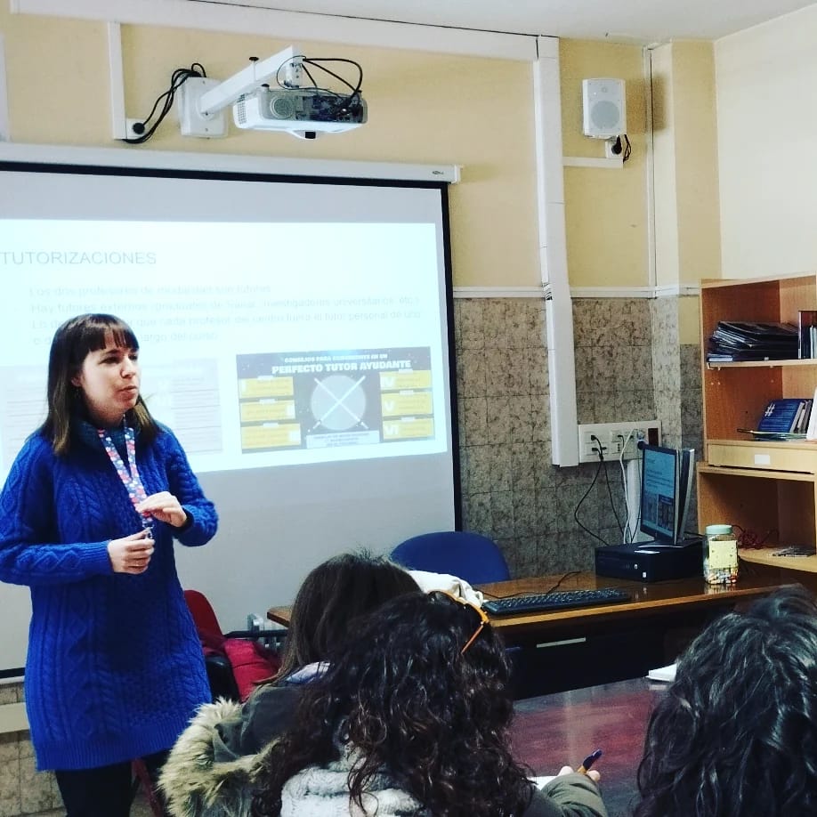 ieselpicarral's tweet photo. Compañeras del programa "Mira y actúa", que vienen de otros centros a observar cómo  trabajamos,asistencia a una charla sobre el trabajo de Investigación  de 1° de Bachillerato impartida por la profesora y coordinadora María Coduras.
#AINVES #investigamosjuntos
@InnovaEducAr https://t.co/IWGM6kjhU3