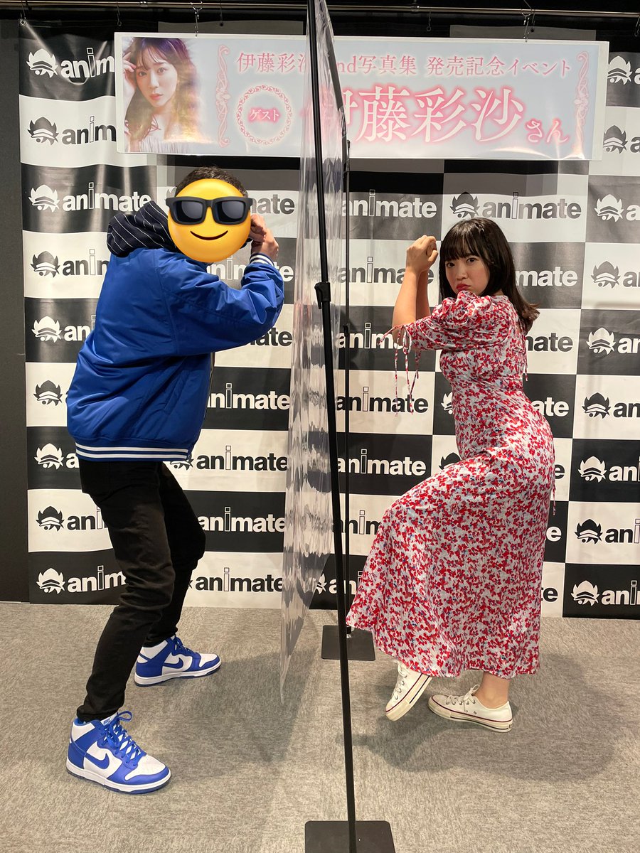 naosan0911's tweet photo. 伊藤彩沙さんの2ショット撮影会に参加してきました！
接近戦恒例のド緊張でしたが、言いたいことを言えたので良かったです👍
ポーズは誰とも被らないものを模索した結果、バッターのポーズにしましたw
正面で見たあやさちゃんは小さくてめちゃくちゃ可愛いかったです…
あやさすこ。
 #あやさハニー https://t.co/MmEgGPJLw7