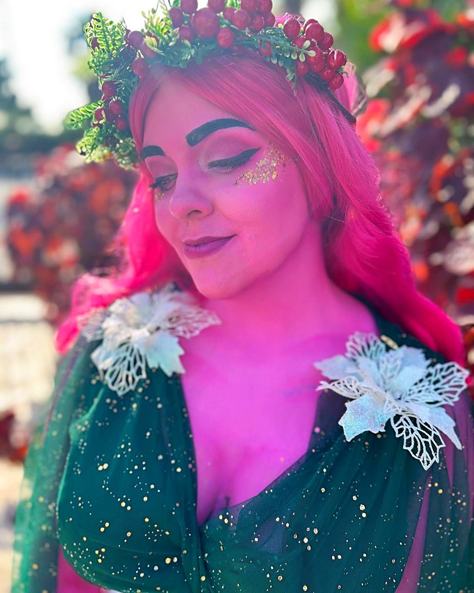 shortcake_bunn's tweet image. When we’re together I have all I wish. 💖 

Lore Olympus by @used_bandaid  
Photo taken by @polychromaticos at #HolidayMatsuri 

#holmat2022 #holmat #loreolympus #persephone