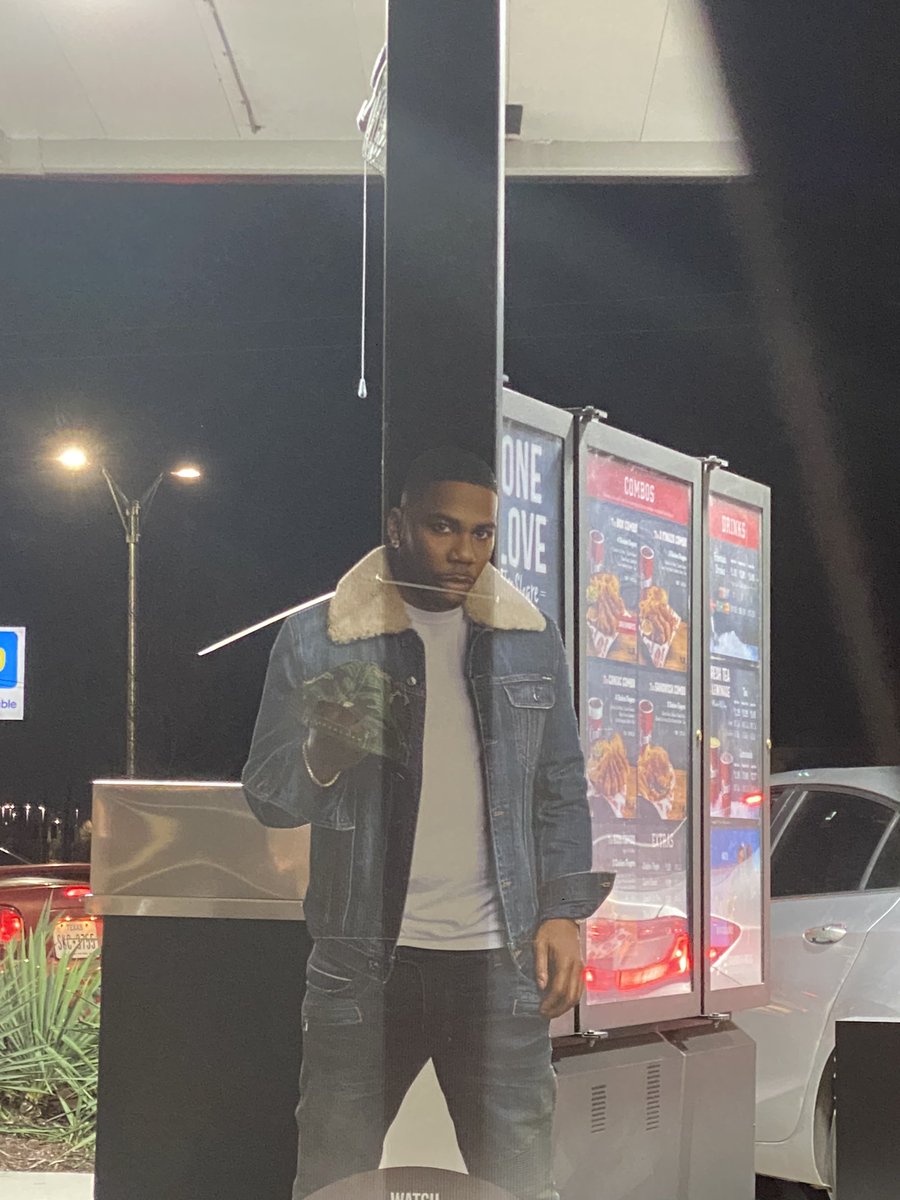 ReeshemahG's tweet photo. @raisingcanes I’m too outdone didn’t I think #Nelly was out here taking orders. ❤️👀 https://t.co/Vqhtc99e7X
