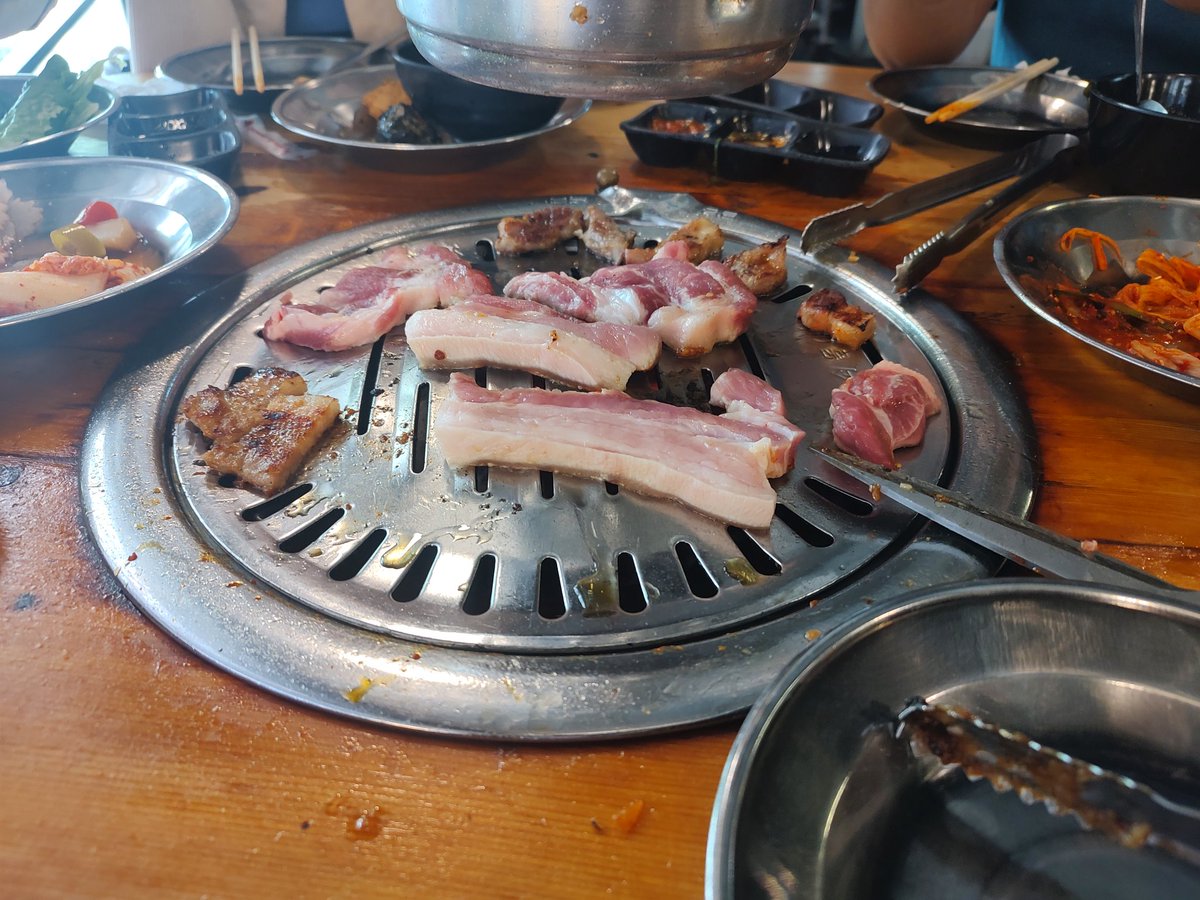tres_bon's tweet photo. มาอีกแล้วร้านนี้ หมูจุกๆ จ้า - Gangnan BBQ https://t.co/ZmiFw27mvD