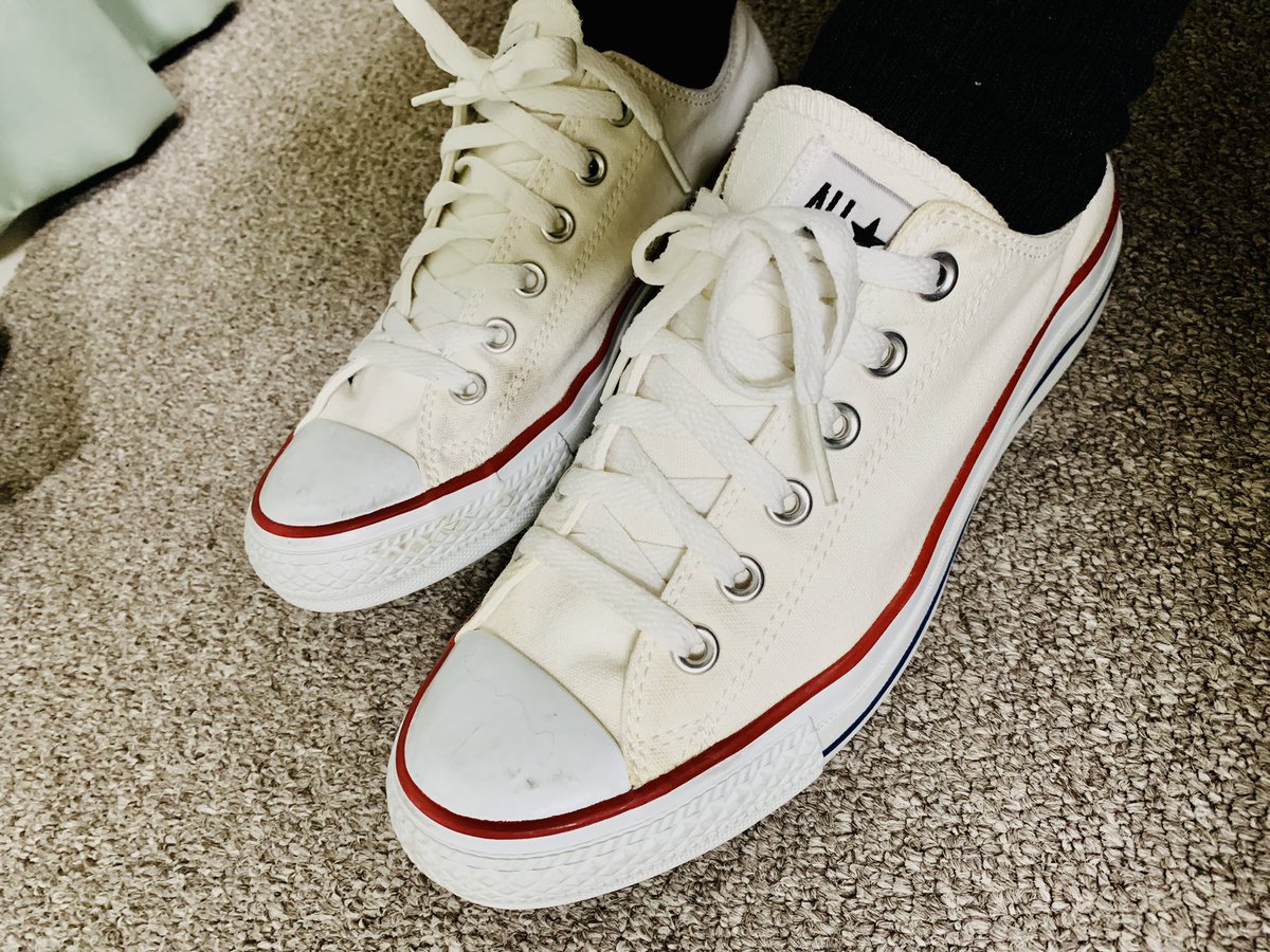 riaQueen777's tweet photo. 今日の靴♡ スニーカーで踏まれるの好きな子 居る？ https://t.co/fRiQkBYgSt