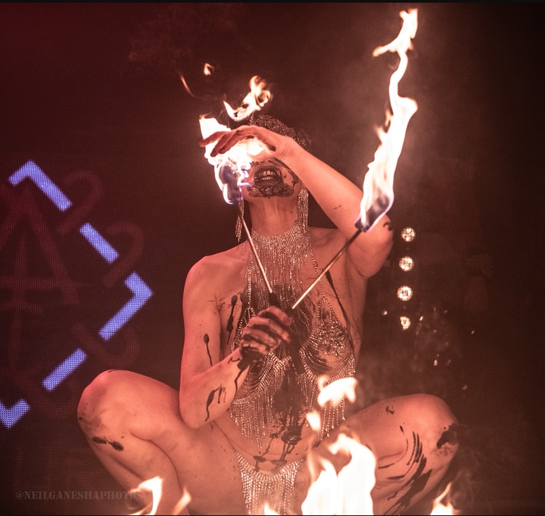 Just hanging around, doing some demon stuff, wbu?

@club_antichrist
By @neilganeshaphotos

onlyfans.com/missfortunelon…