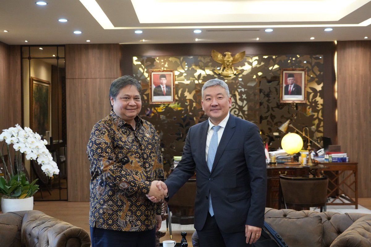 leejo80's tweet photo. Great to be back in Jakarta - especially after at our recent Annual Meeting #wef23, witnessing how much ASEAN has really become center of global discussion and given Indonesia will be chairing #asean in 2023 with the theme of “ASEAN Matters: Epicentrum of Growth” https://t.co/XTjgxoZfE2
