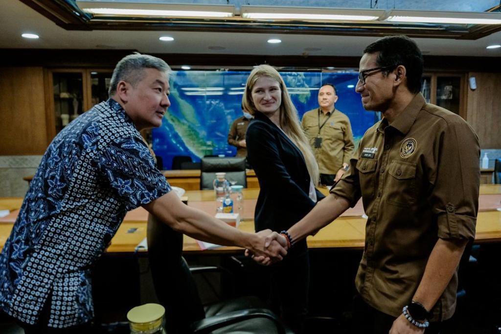 leejo80's tweet photo. Great to be back in Jakarta - especially after at our recent Annual Meeting #wef23, witnessing how much ASEAN has really become center of global discussion and given Indonesia will be chairing #asean in 2023 with the theme of “ASEAN Matters: Epicentrum of Growth” https://t.co/XTjgxoZfE2