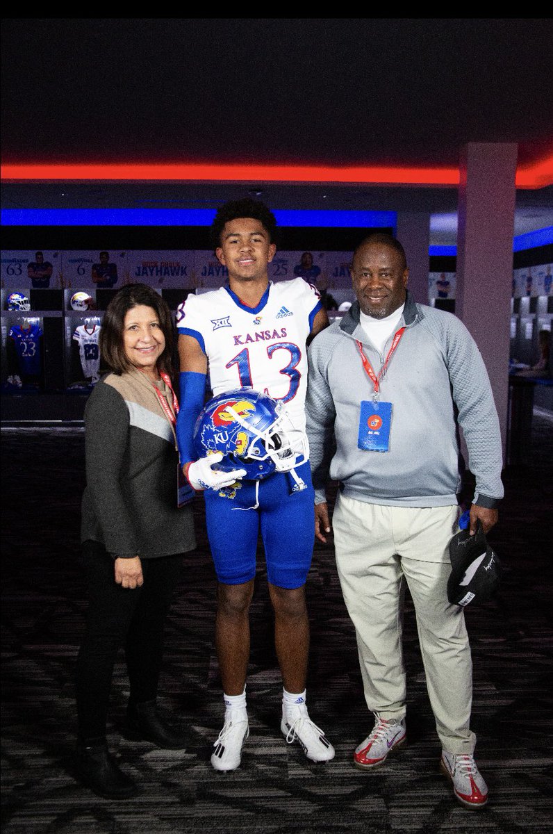 MylesCarson05's tweet photo. Had an amazing time @KU_Football 🔴🔵 today. Hope to get back up there soon! @CoachLeipold @CoachTSamuel https://t.co/djPQvMh7go