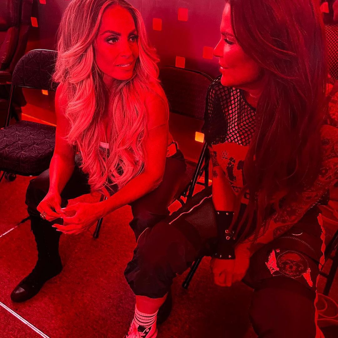 RT @WrestlingWCC: Trish Stratus and Lita backstage at Raw. https://t.co/aSVuMK0m4m