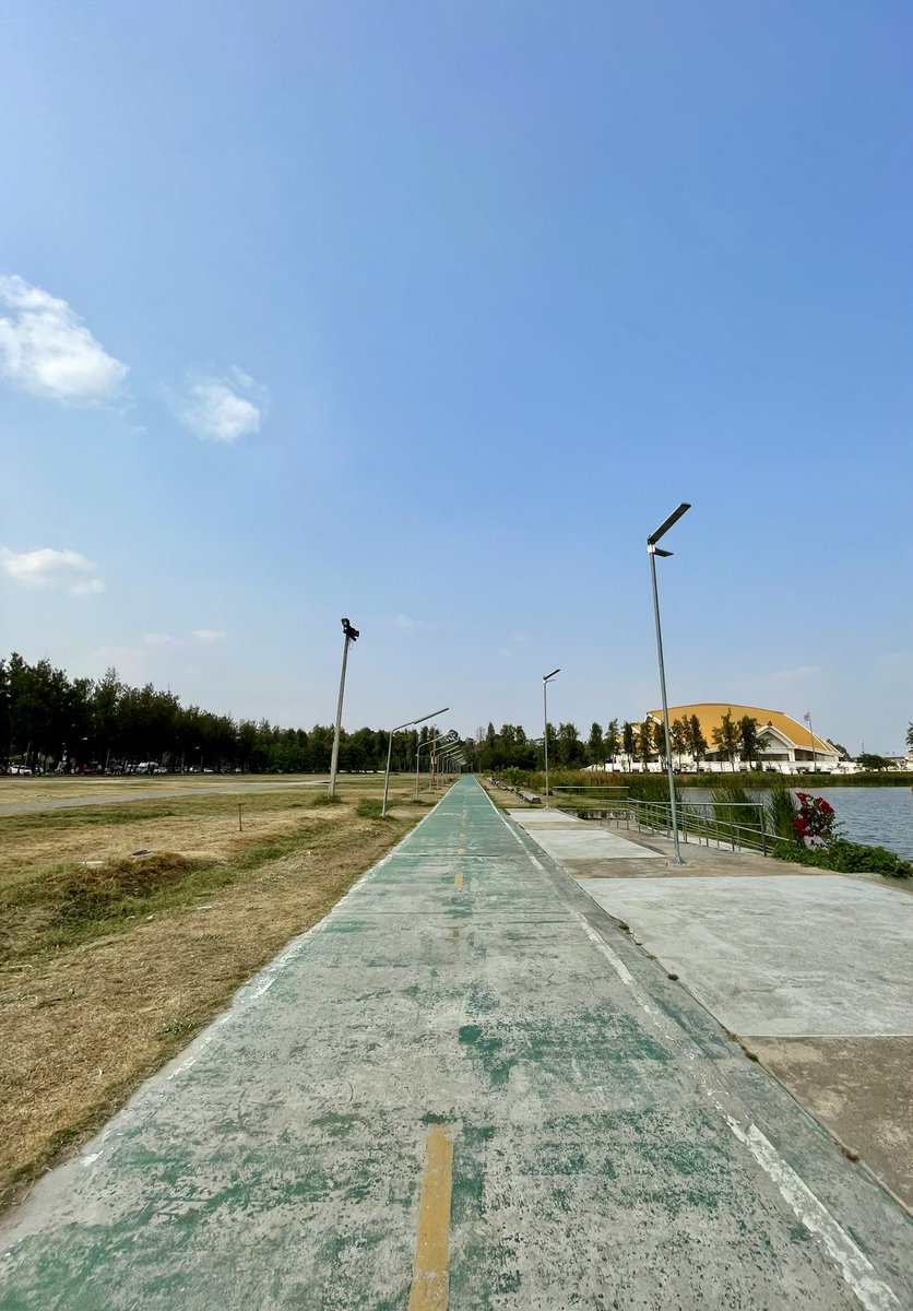 pflhzt's tweet photo. บึงสีฐาน
สถานที่จริงที่แป้งเอามาใช้ในนิยายหลายเรื่อง ทั้ง���างเดินสารภาพรัก ออกกำลังกาย และลอยกระทง นี่เป็นเพียงบางมุมของสถานที่แห่งนี้ แป้งมีโอกาสแวะมาอีกครั้ง เลยนำภาพมาให้คุณนักอ่านได้ชมค่ะ https://t.co/wzEb2OYXoF