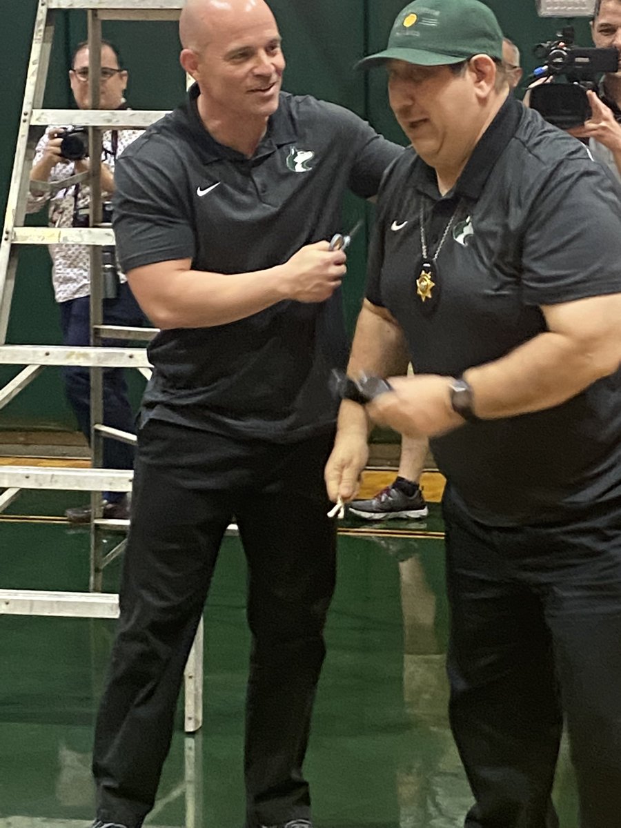 LadyHuskiesBB's tweet photo. Tonight‘a win was for Coach Randy Bailey! #doublethumbsup #playingforrandy https://t.co/8WKL022wCA