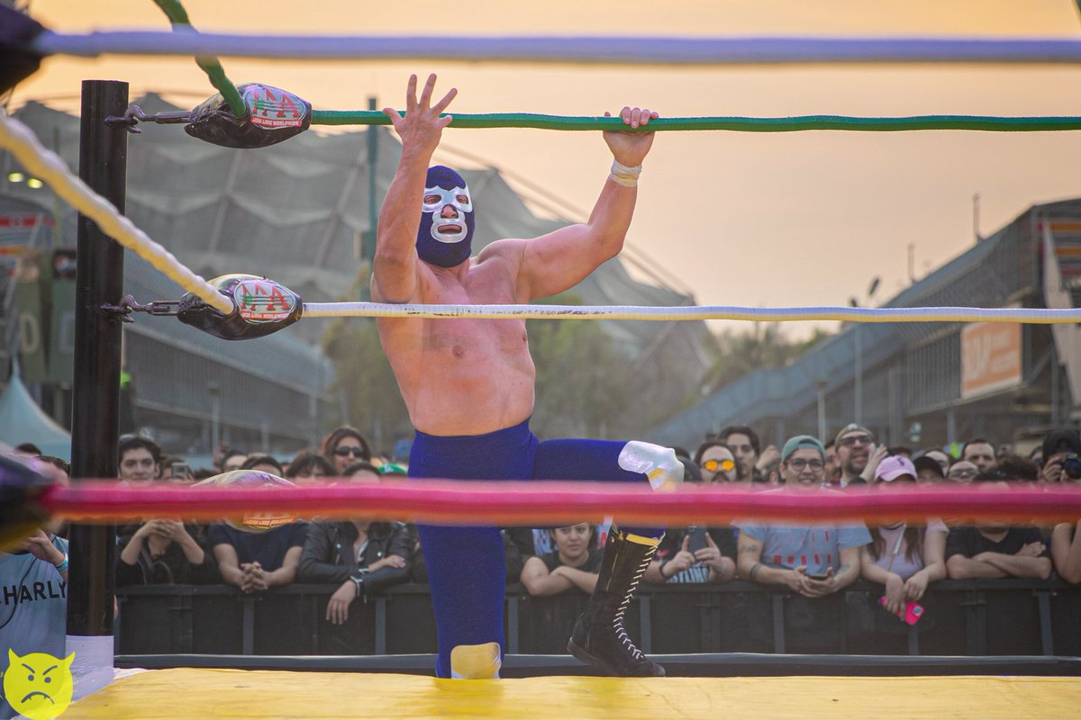 ¡Un frenesí de poder es lo que se vive en #TheWorldIsAVampire! 😈🔥 

<a href="/luchalibreaaa/">Lucha Libre AAA Worldwide</a> <a href="/nwa/">NWA</a>