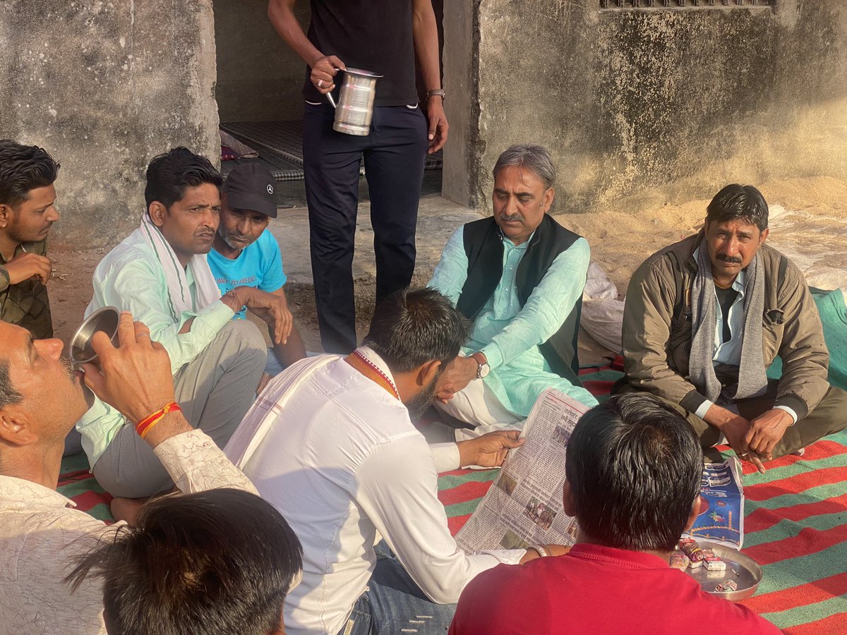 DrVikramGurjar's tweet photo. कल #देवली_उनियारा_विधानसभा_क्षेत्र के #चांदली में रमेश सिंह नरूका के पिताजी श्री दुर्गा सिंह नरूका, और आदिल मंसूरी के पिताजी हुसैन मंसूरी, और #सरोली में अंकित चौधरी के पिताजी श्री गोपाल जी चौधरी के निधन पर पहुचकर परिजनों को ढाढस बंधाया !
#प्रोफ़ेसर_विक्रमसिंह_गुर्जर
#जनसेवा_समिति_देवली_उनियारा