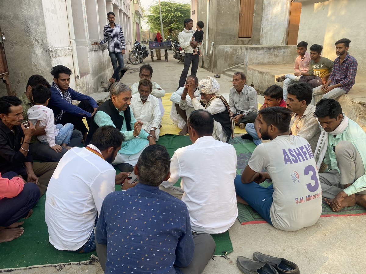 DrVikramGurjar's tweet photo. कल #देवली_उनियारा_विधानसभा_क्षेत्र के #चांदली में रमेश सिंह नरूका के पिताजी श्री दुर्गा सिंह नरूका, और आदिल मंसूरी के पिताजी हुसैन मंसूरी, और #सरोली में अंकित चौधरी के पिताजी श्री गोपाल जी चौधरी के निधन पर पहुचकर परिजनों को ढाढस बंधाया !
#प्रोफ़ेसर_विक्रमसिंह_गुर्जर
#जनसेवा_समिति_देवली_उनियारा