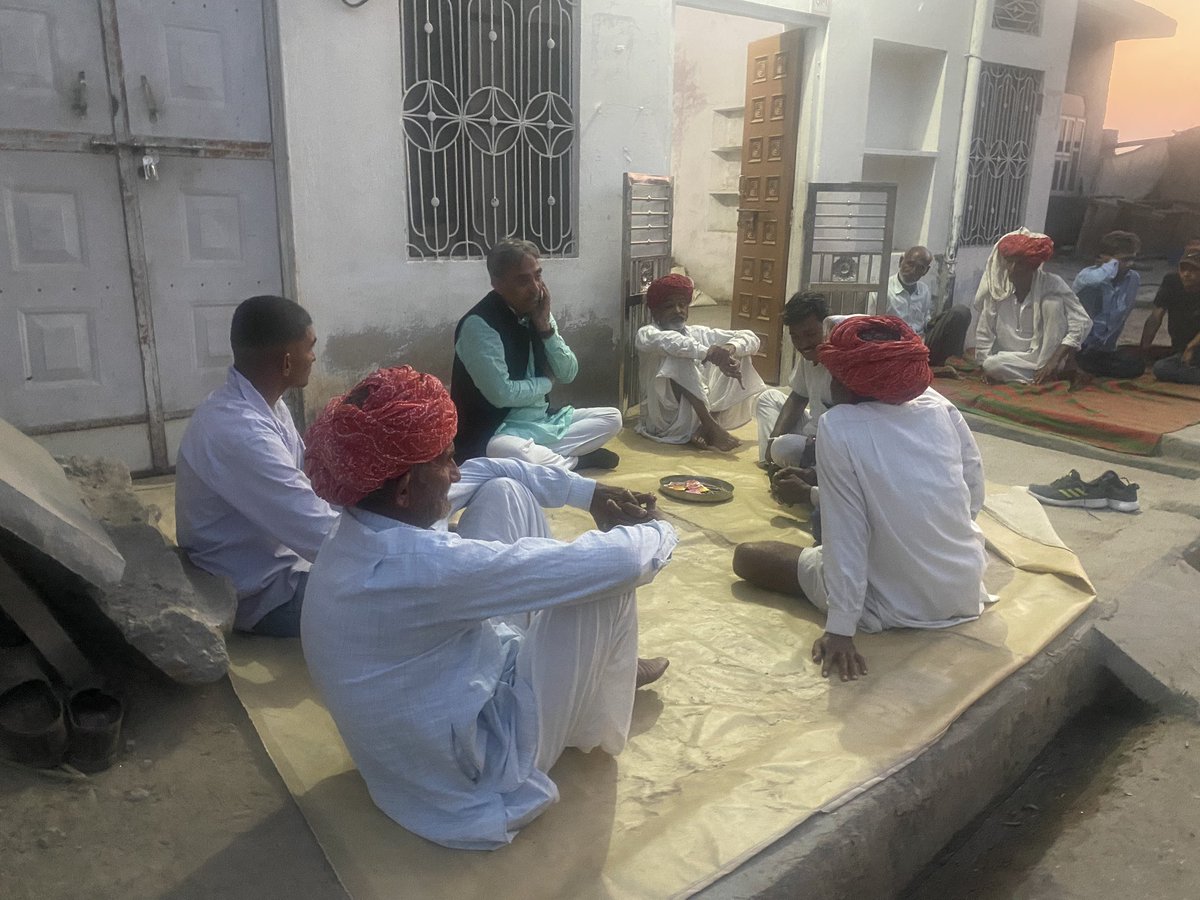 DrVikramGurjar's tweet photo. कल #देवली_उनियारा_विधानसभा_क्षेत्र के #चांदली में रमेश सिंह नरूका के पिताजी श्री दुर्गा सिंह नरूका, और आदिल मंसूरी के पिताजी हुसैन मंसूरी, और #सरोली में अंकित चौधरी के पिताजी श्री गोपाल जी चौधरी के निधन पर पहुचकर परिजनों को ढाढस बंधाया !
#प्रोफ़ेसर_विक्रमसिंह_गुर्जर
#जनसेवा_समिति_देवली_उनियारा