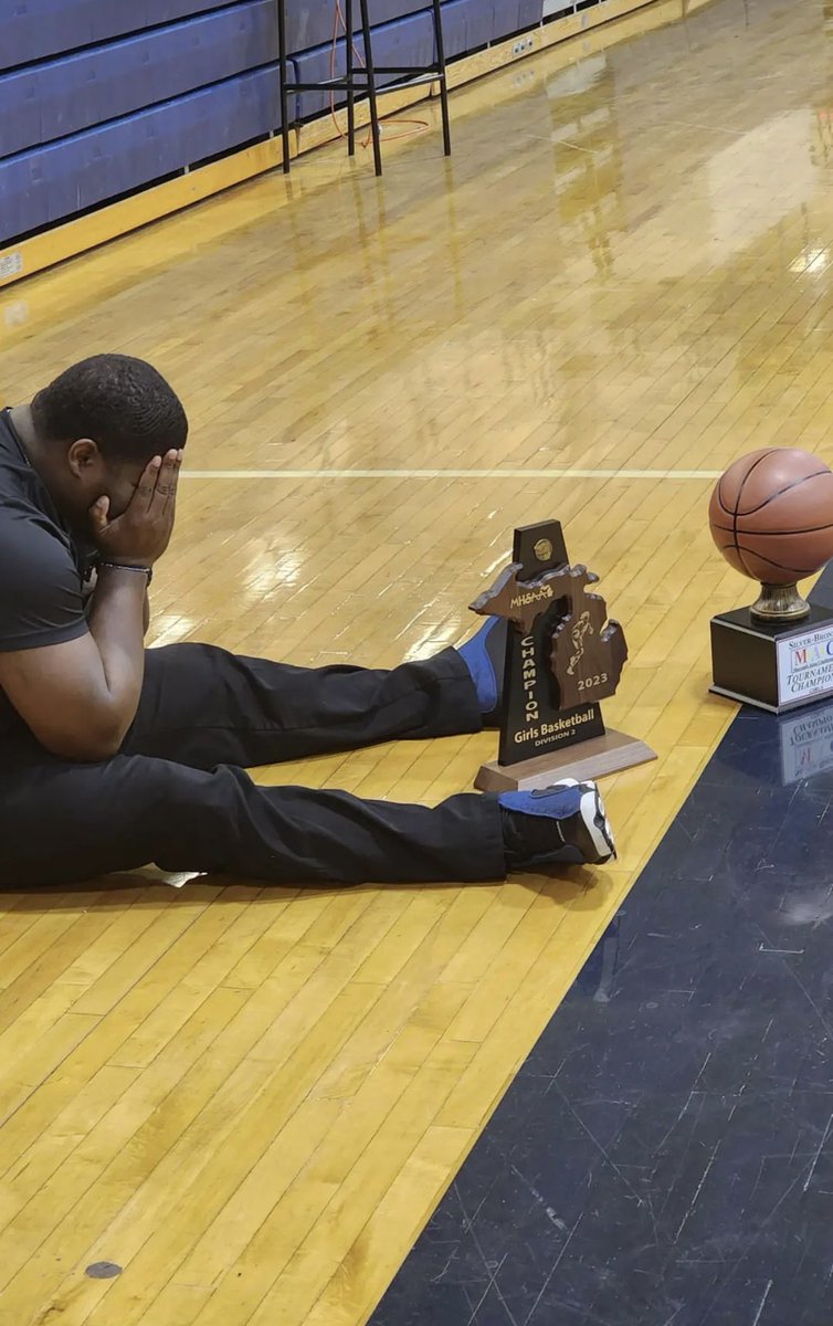 TERRELLBEVELLE's tweet photo. Congratulations to @CoachJayShake  and the rest of the team on district chaps well deserved!!!!! Seeing some of my 3 favorite mentors smile is great 🥲 https://t.co/qI4Od8TX1L