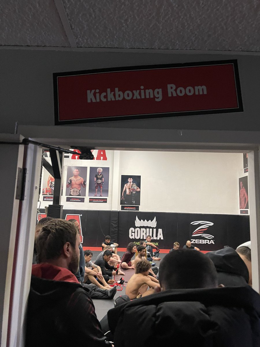 tripleccc408's tweet photo. #mmatraining from HQ #WEAREAKA #TRIPLECCCOACHCLINTCORONEL https://t.co/4j9O9J2ds5