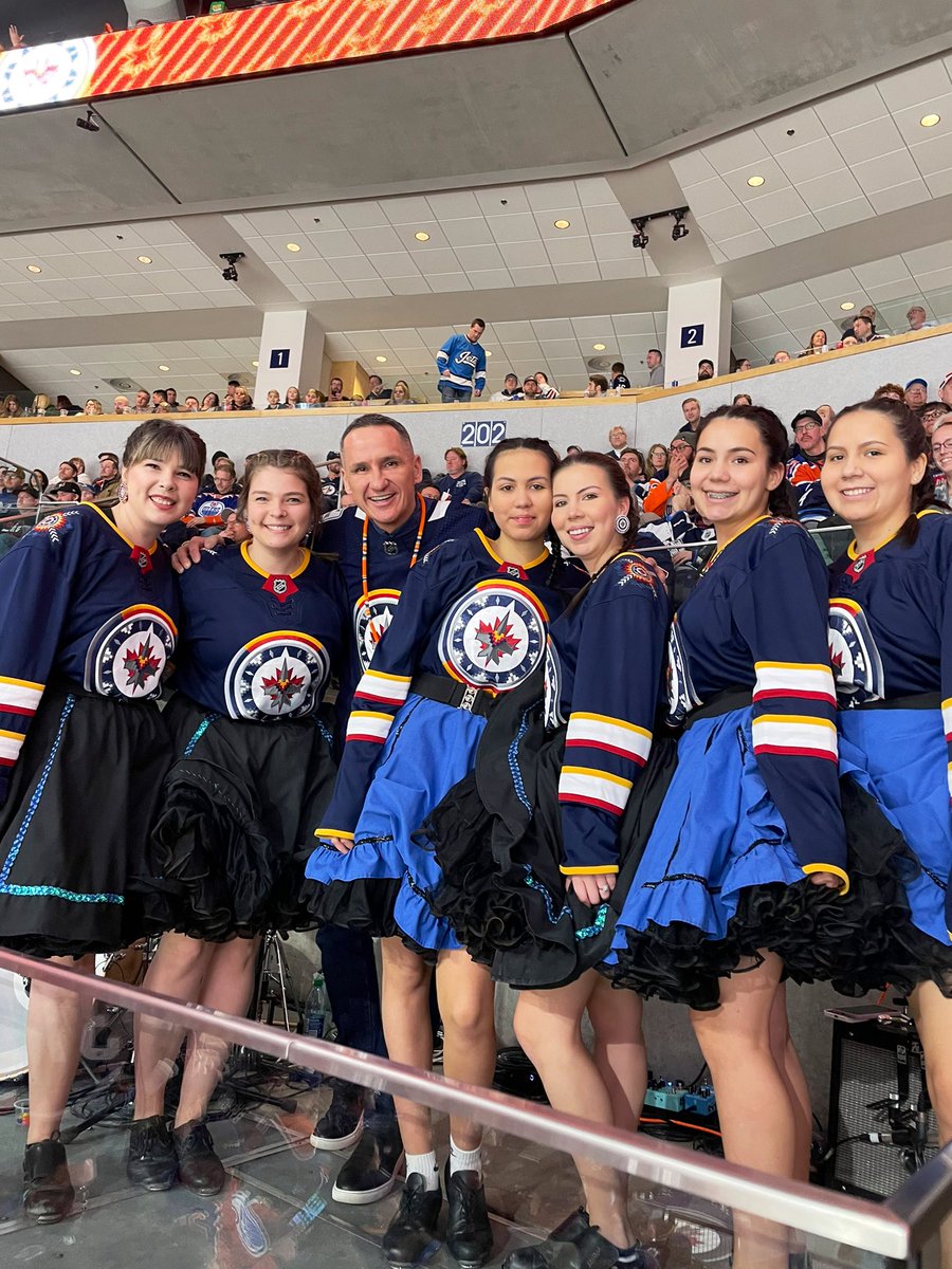 kevin_chief's tweet image. Seeing the kids excited &amp;amp; the smiles on their faces is priceless❤️Chi- Miigwech  @NHLJets @ManitobaMoose for helping #WASACNight youth celebrate being #ProudOfWhoTheyAre &amp;amp; #ProudOfWhereTheyAreFrom 🙏🏼🧡