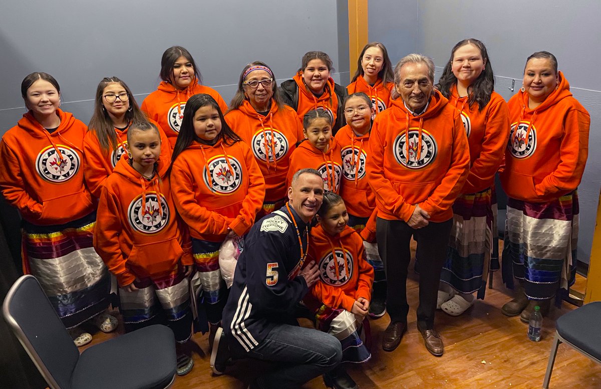 kevin_chief's tweet image. Seeing the kids excited &amp;amp; the smiles on their faces is priceless❤️Chi- Miigwech  @NHLJets @ManitobaMoose for helping #WASACNight youth celebrate being #ProudOfWhoTheyAre &amp;amp; #ProudOfWhereTheyAreFrom 🙏🏼🧡