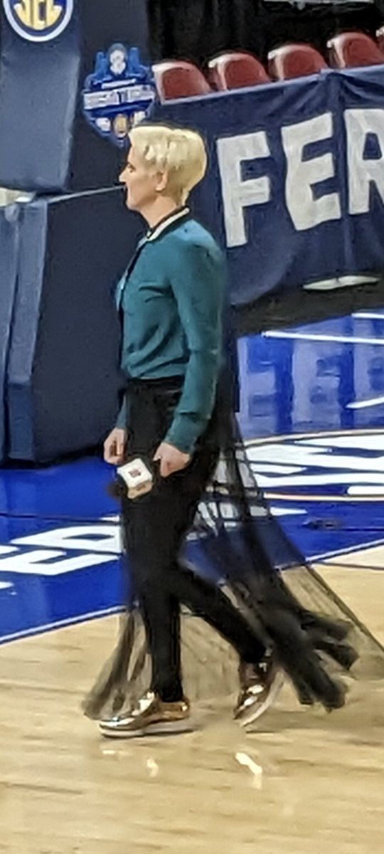 Marla22Patt3's tweet photo. Princess of the court was rocking this outfit tonight at the #secwbb  tourney @BrookeWeisbrod 
@AbbyPatt3 https://t.co/dzNtaaMmSV