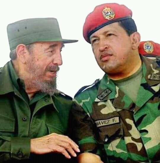 Rendimos homenaje desde #Cuba 🇨🇺 al Comandante Supremo de la República Bolivariana de Venezuela Hugo Rafael Chávez Fría y le decimos no te olvidaremos amigo
#ChavezViveLaLuchaSigue
#MejorEsPosible 
#DeZurdaTeam 🤝🦈