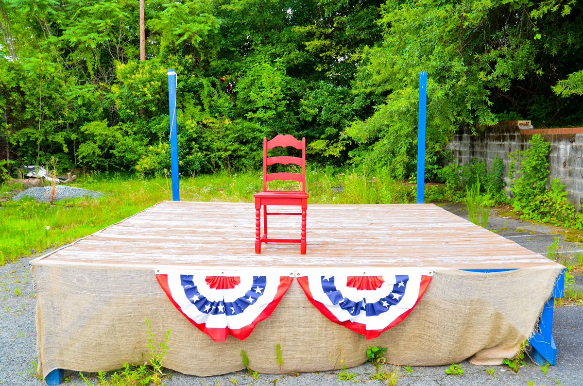 theredchairs's tweet photo. #durham #northcarolina #theredchair https://t.co/Aeu4u2wp9q