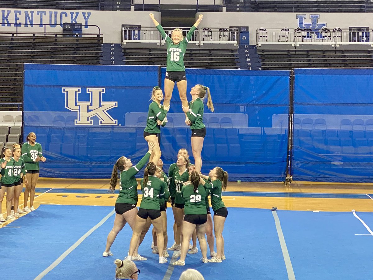 ShannonLazovski's tweet photo. Another win! Way to go Spartans!
@michiganstateu 21
@AshlandUniversi 8
#msucheer #msustrong #spartans #stuntthesport https://t.co/rim1fmsqqo