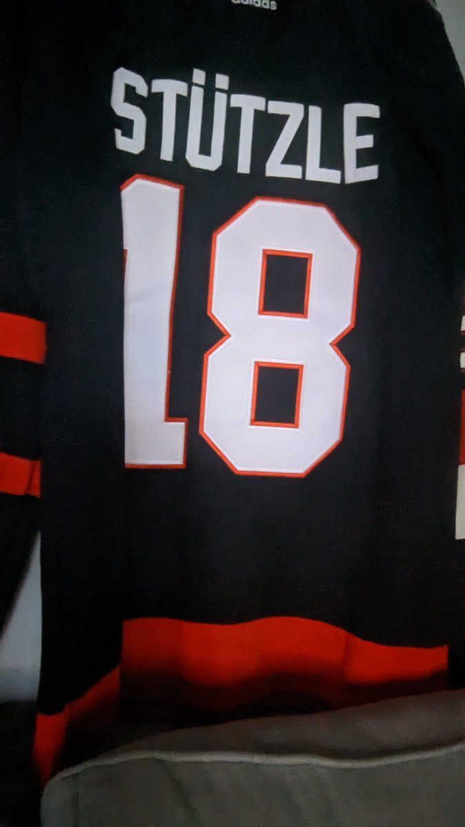 Jered_11's tweet photo. @BringBackLee This or Chabot autographed https://t.co/QxnFzFt4ab