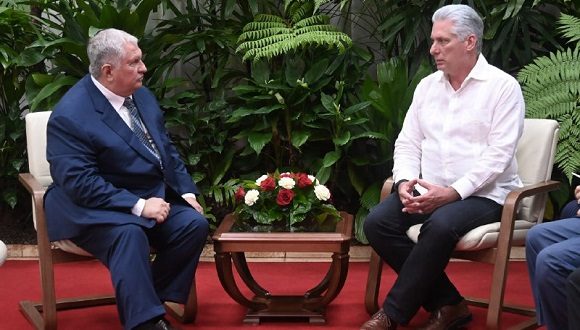 El Presidente de la República de #Cuba <a href="/DiazCanelB/">Miguel Díaz-Canel Bermúdez</a>, recibió en la tarde de hoy en el Palacio de la #Revolución a Igor Sechin, Director Ejecutivo de la Petrolera rusa Rosneft. #CubaVive
#JuntarYVencer
#MejorEsPosible