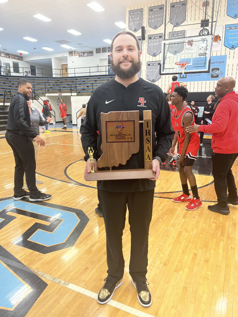 TheRealEdmund's tweet photo. SECTIONAL CHAMPS! @ParkTudorBB https://t.co/I63LK7I8qJ