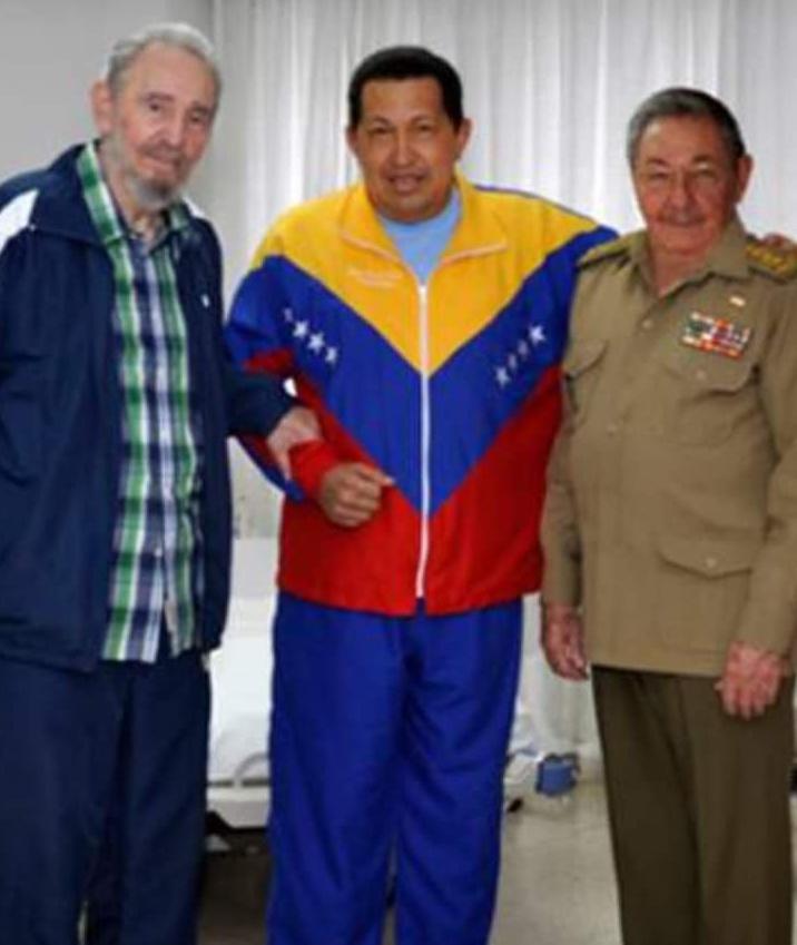 morulapl's tweet photo. @RiverCuesta @YaquedeCuba @MariaHferrer9 @Mariahe72677368 @YanMyshel @RubenLuisNMasso @Suleima56586095 @DuniaCG1 @PatriaOMuert1 @cubano_2021 @cubano_2022 Chávez por siempre entre nosotros. #Cuba #Venezuela #ChavezVive @davidenfer @LogVanguardia https://t.co/58oPItHoiU