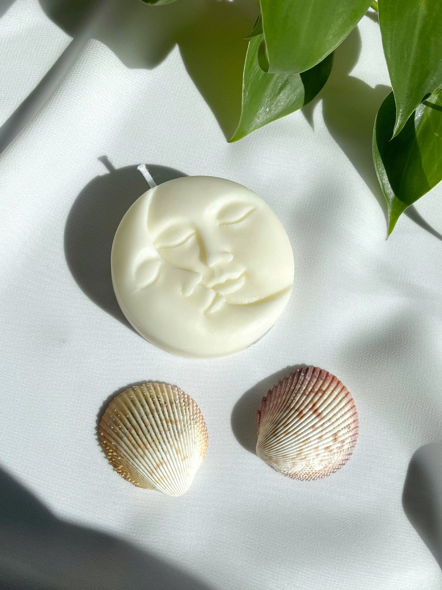wolfie_monica's tweet photo. gratitude giveaway ♡

as a thank you for all the support lately, win this lavender sun &amp; moon soy pillar candle by me 
• follow me
• rt &amp; like this tweet
• &amp; tag friends for extra entries!

more info below 🐚 https://t.co/4Kxn4PnYa9