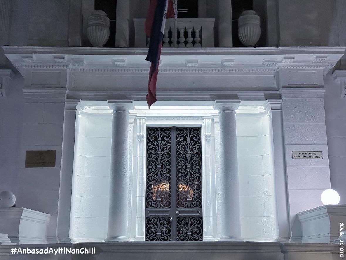 JulioCalixte's tweet photo. Anbasad Ayiti nan Chili 🇭🇹🇨🇱 @AmbassadeChili 
Samdi 4 Mas 2023, 10h54PM

📸 : @julio_jcfoto https://t.co/5S0xWtevSk