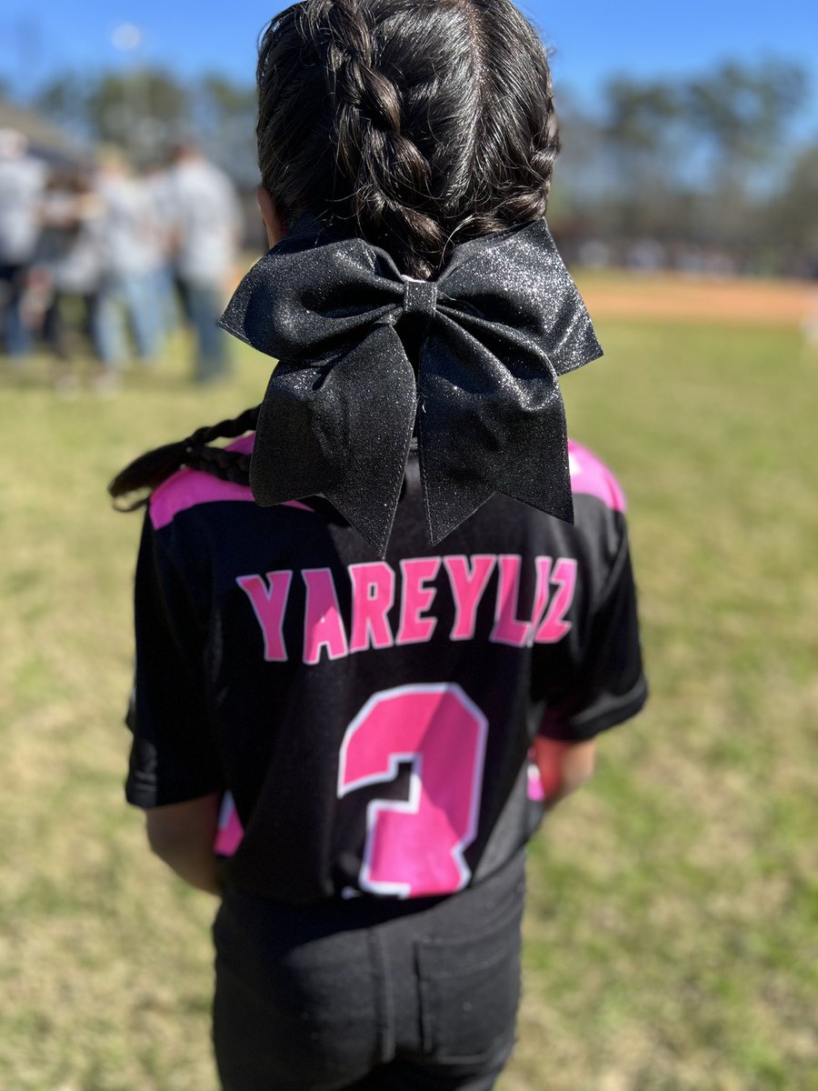 Yaime_Reyes's tweet photo. What an Opening Day at Pioneer Little League! Blessed to see her blossom into a well-rounded, fun, competitive, humble, young girl I call my daughter. @LittleLeague @DamarHamlin5 #girlswithpower #pinkpanthers #softball #love https://t.co/keScWRiLJ2