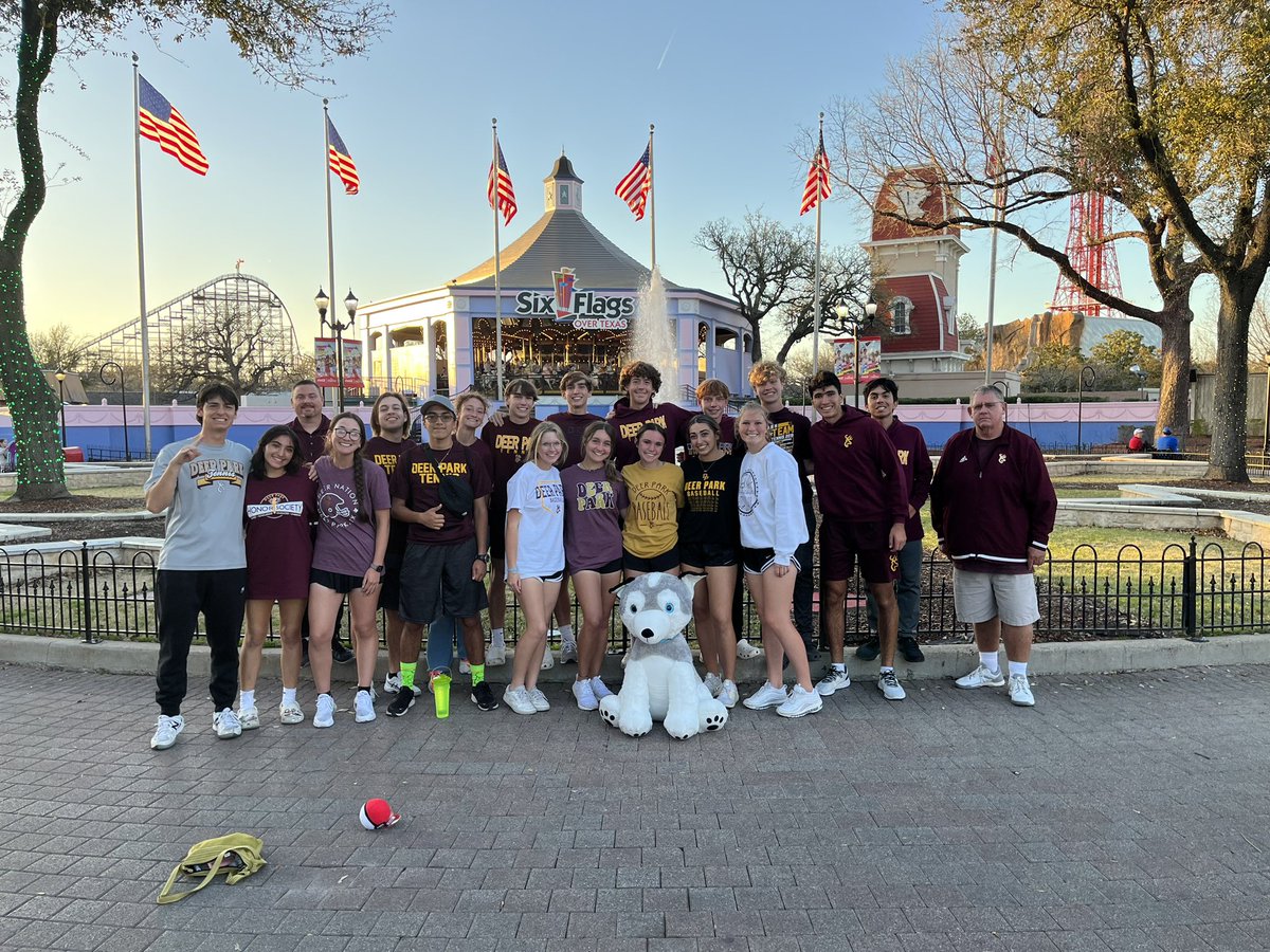 DPISD_Tennis's tweet image. After facing some tough competition this weekend in Coppell, we spent some time riding some rollercoasters at Six Flags Arlington.  🦌 🎾 @Coachtheim @CoachLadner13 @DPISD_South