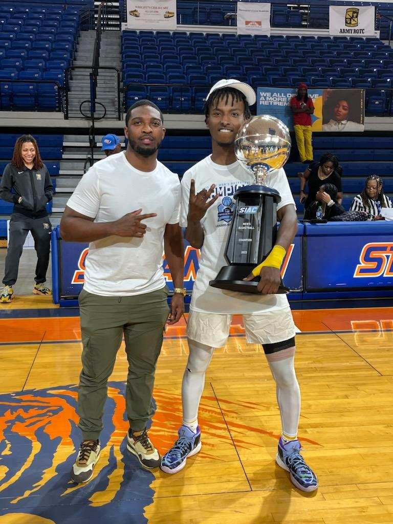 esmithsr_75's tweet photo. @Eddie_S01 is Goated 🐐 https://t.co/V6j0zVJpcx