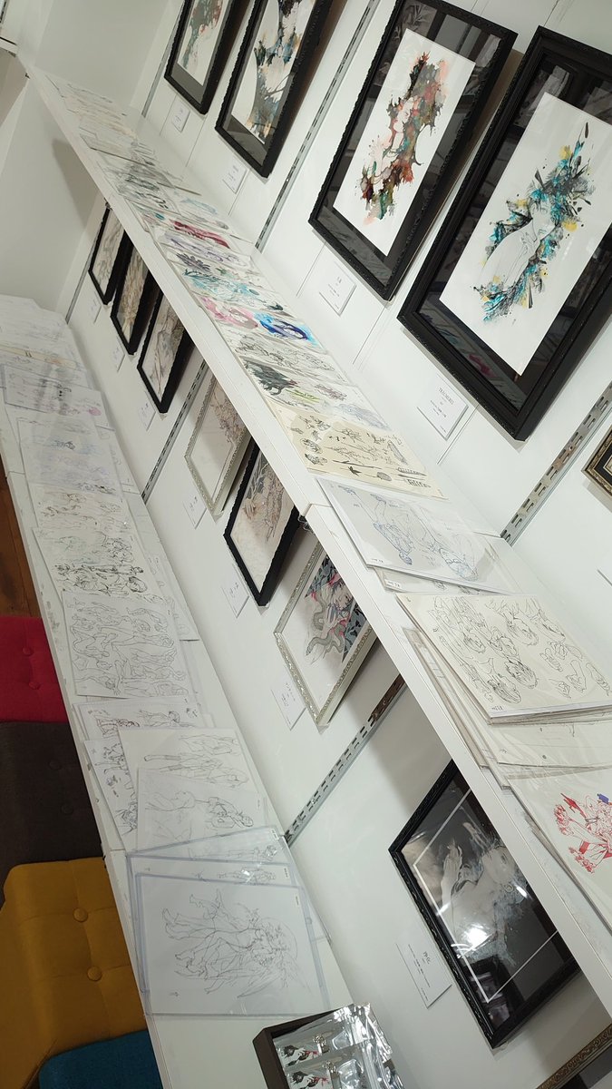 「孳々個展 TRÄUMEREI2日目、本日12:00より!ラフまだまだ余裕がござい」|孳々のイラスト