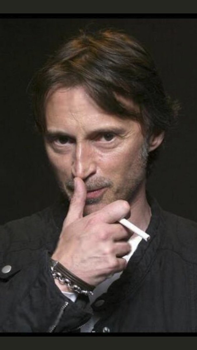 ONLY  MR.R.C. can make smoking look so damn sexy!
(just like EVERYTHING else he does!)🔥🔥🔥🔥🔥🔥🔥🔥❣