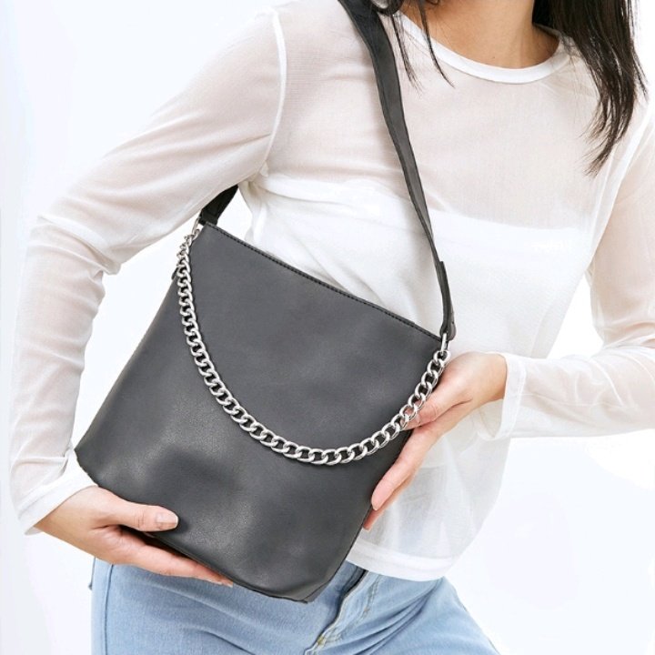 arastuff_'s tweet photo. 4. single shoulder bag 
 https://t.co/IQ0gvaAkdk https://t.co/yXJiQhuIhq