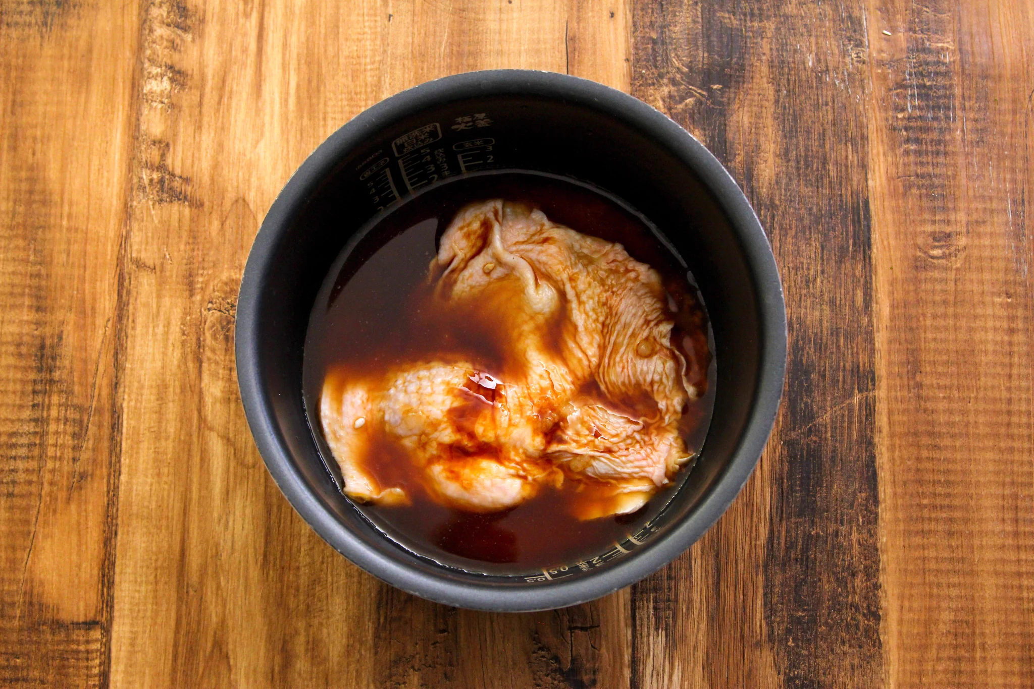 卵かけご飯にして食べても最高？！鶏肉などを使った、とっても美味しそうな「炊き込みご飯」レシピ！