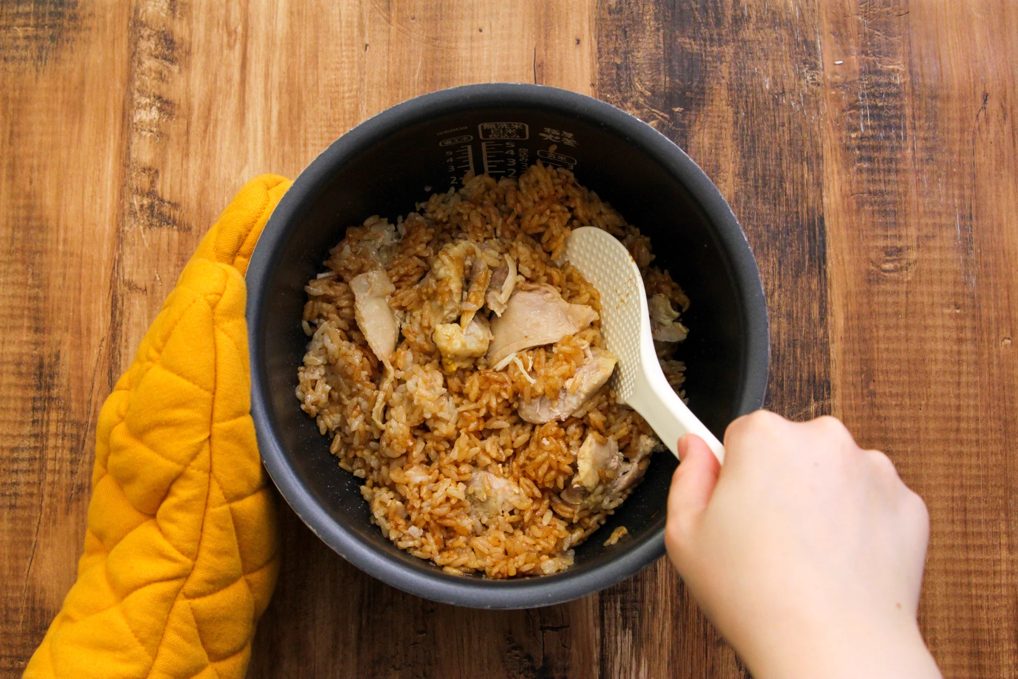 卵かけご飯にして食べても最高？！鶏肉などを使った、とっても美味しそうな「炊き込みご飯」レシピ！