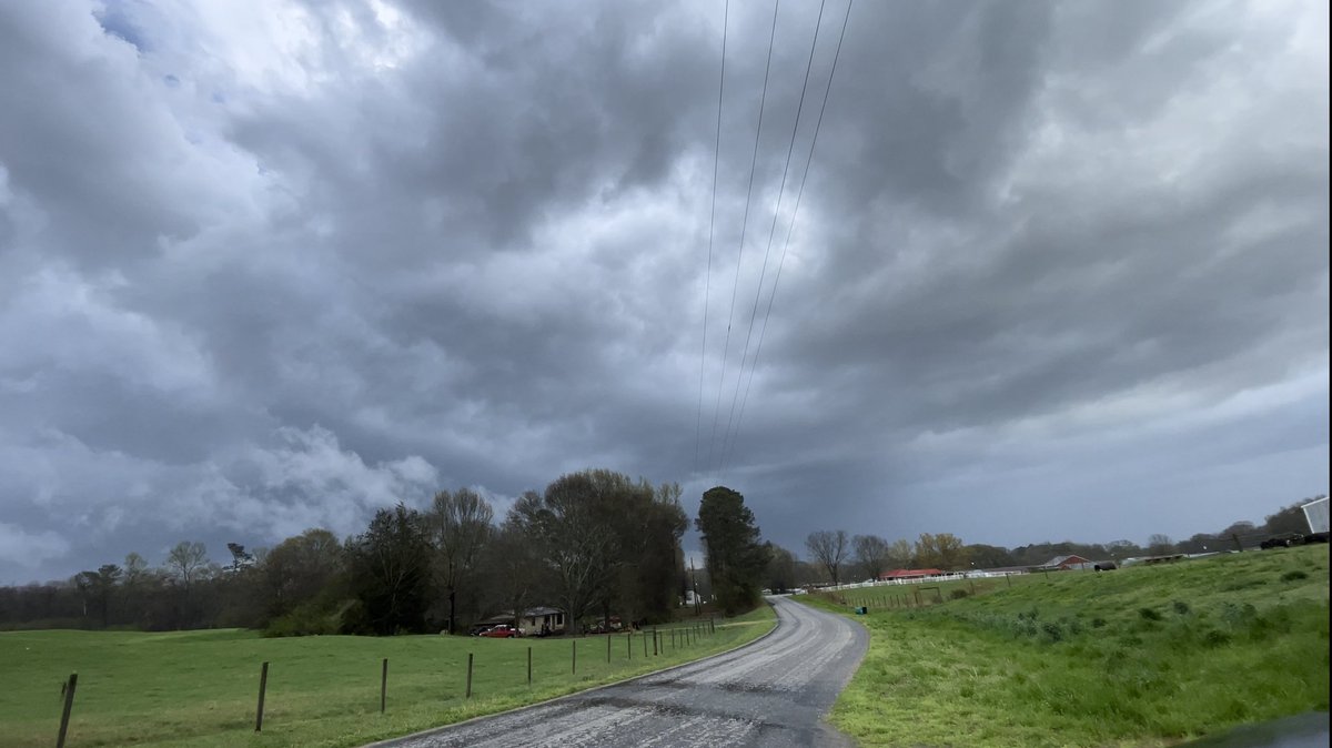 WeatherBen99's tweet photo. First storm chase yesterday was a QLCS, no tornado but got some nice pictures and got to stare at the sky all day #twitterwx #georgia #alabama https://t.co/AbOXwbgDX8