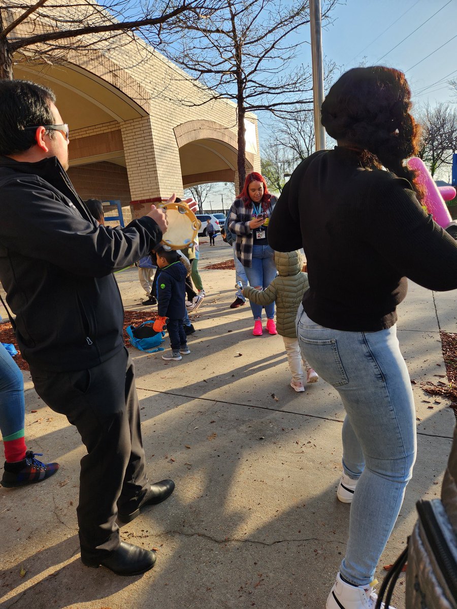 MsJenkins577's tweet photo. This is how you go out in style. @MarioMo69967996 the man,the myth, the legend, the dragon slayer will always he apart of our family. @DragonsMedrano @JuanCordobaDISD https://t.co/MT3rVBbGlk