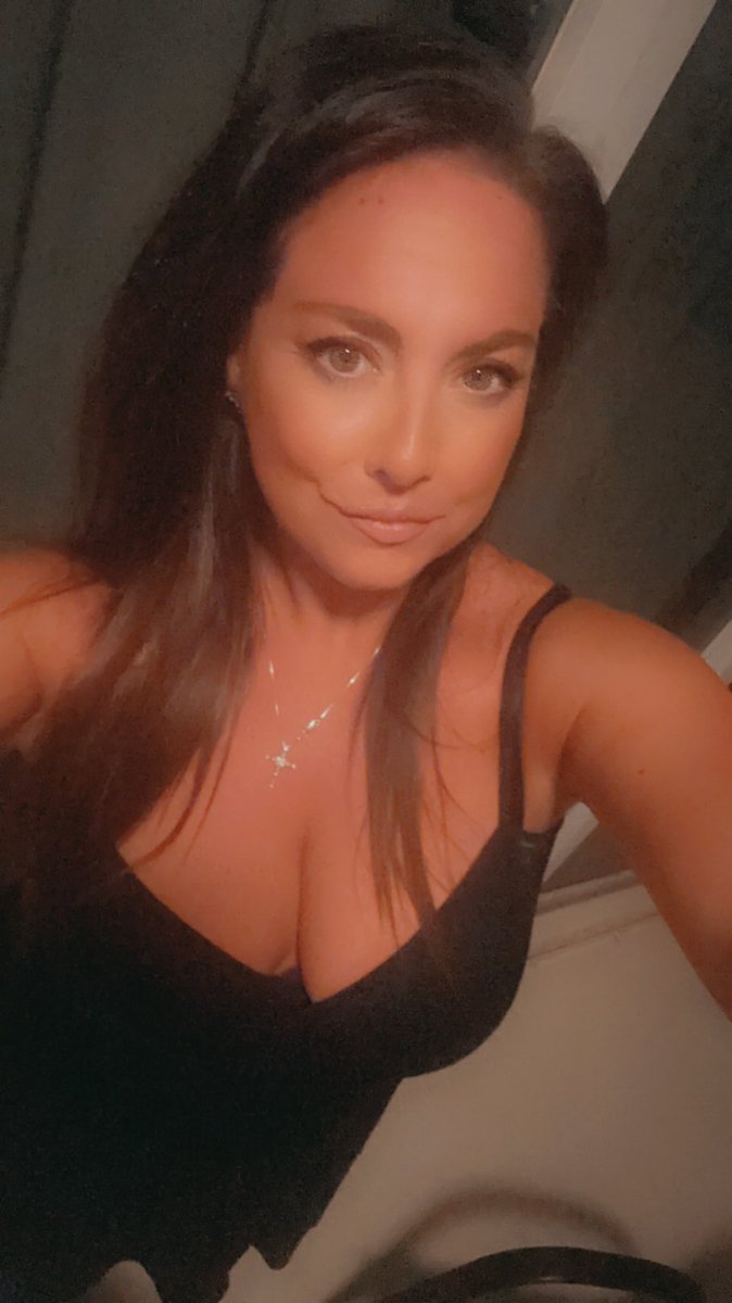 JennSalerno310's tweet image. Party of one #bignight