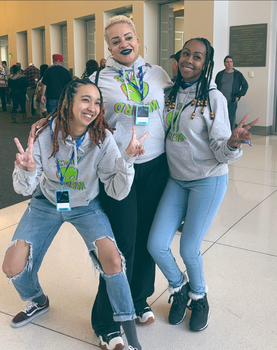 Alien Con On Twitter Spending Time With Friends At AlienCon 
