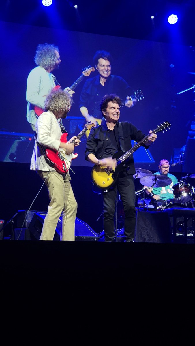 pfaery's tweet photo. @richardmarx said we could post photos and videos of him... so I am! #marxinmelbourne #frontrow ... if he wasn't sold out I'd tell you to go #marxdownunder https://t.co/TtSZcKkTqH