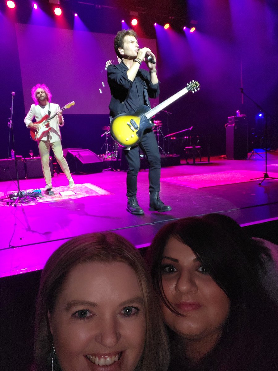 pfaery's tweet photo. @richardmarx said we could post photos and videos of him... so I am! #marxinmelbourne #frontrow ... if he wasn't sold out I'd tell you to go #marxdownunder https://t.co/TtSZcKkTqH