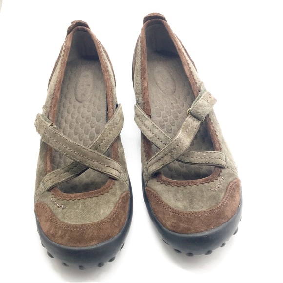 RufousMercCo's tweet photo. So good I had to share! Check out all the items I'm loving on @Poshmarkapp from @VickiRRaymond2 #poshmark #fashion #style #shopmycloset #privo: https://t.co/5kbQVcyvn4 https://t.co/0YwQuhl8j7